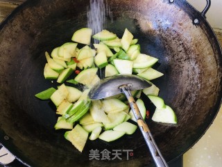 醋溜茭瓜的做法步骤：5